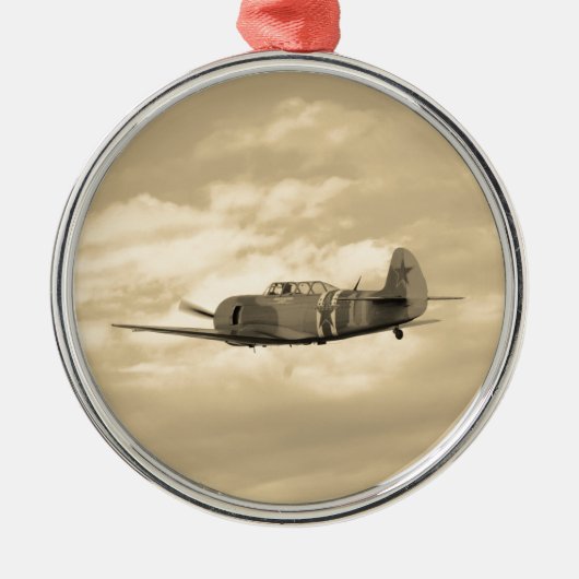 Yak 11 In Flight Metalen Ornament (Voorkant)
