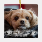YAPPY HOWLIDAYS Snowy Overlay Dog Foto Keramisch Ornament (Voorkant)