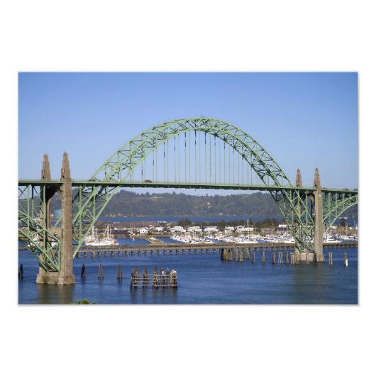 Yaquina Bay Bridge over de Yaquina Bay Foto Afdruk (Voorkant)