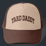 Yard Daddy Funny Lawn Mowing Dad Tuinieren Pa Trucker Pet<br><div class="desc">Claim je titel met deze gedurfde "Yard Daddy" trucker hoed - perfect voor vaders die het gazon regeren met stijl,  strepen en serieuze maaier swagger. Het ultieme shirt voor backyard legends! Een grappig cadeau voor Vaderdag,  verjaardagen of weekendstrijders die grasmaaien serieus nemen (maar niet te serieus).</div>