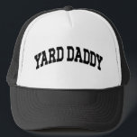 Yard Daddy Funny Lawn Mowing Dad Tuinieren Pa Trucker Pet<br><div class="desc">Claim je titel met deze gedurfde "Yard Daddy" trucker hoed - perfect voor vaders die het gazon regeren met stijl,  strepen en serieuze maaier swagger. Het ultieme shirt voor backyard legends! Een grappig cadeau voor Vaderdag,  verjaardagen of weekendstrijders die grasmaaien serieus nemen (maar niet te serieus).</div>