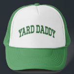 Yard Daddy Funny Lawn Mowing Dad Tuinieren Pa Trucker Pet<br><div class="desc">Claim je titel met deze gedurfde "Yard Daddy" trucker hoed - perfect voor vaders die het gazon regeren met stijl,  strepen en serieuze maaier swagger. Het ultieme shirt voor backyard legends! Een grappig cadeau voor Vaderdag,  verjaardagen of weekendstrijders die grasmaaien serieus nemen (maar niet te serieus).</div>