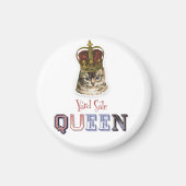 Yard Sale Queen met Kat in Crown Magneet (Voorkant)