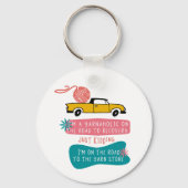 Yarnaholic Funny Knitting Gezegde met Yarn Truck Sleutelhanger (Voorkant)