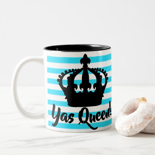 Yas Queen.  Crown Striped Cup Tweekleurige Koffiemok (Met donut)