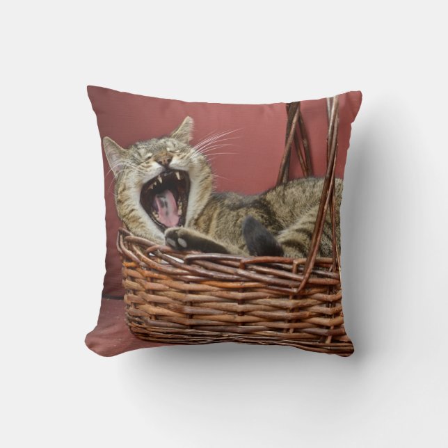 Yawning Cat Pillow Kussen (Voorkant)