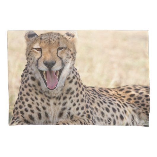 Yawning Cheetah Kussensloop (Voorkant)