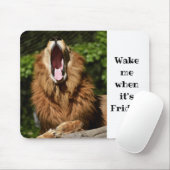Yawning Lion-Wake me als de vrijdag Muismat (Met muis)
