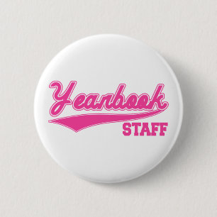 Yearbook-personeel (Baseball Script roze) Ronde Button 5,7 Cm
