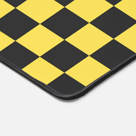Yellow and black checkerboard pattern bureaumat (Hoek)