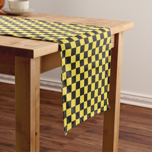 Yellow and black checkerboard pattern korte tafelloper (Voorbeeld)
