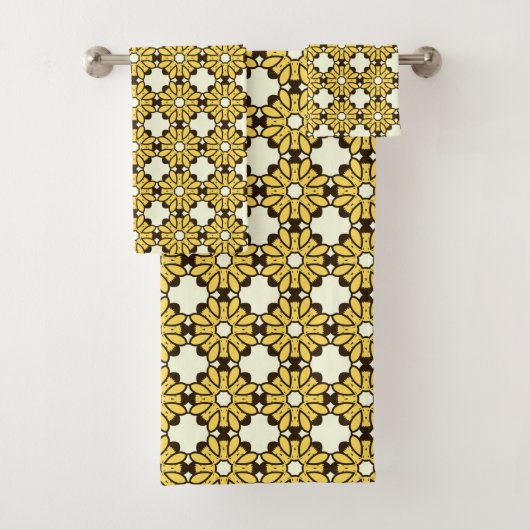 Yellow and black geometric pattern  bad handdoek (Insitu)