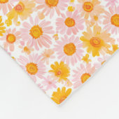  Yellow and pink daisy pattern, white background Fleece Deken (Hoek)