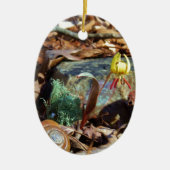 Yellow and Plum Trout Lily en Snagel Shell Keramisch Ornament (Voorkant)