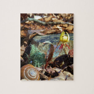 Yellow and Plum Trout Lily en Snagel Shell Legpuzzel