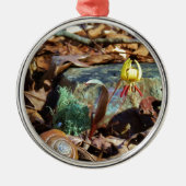 Yellow and Plum Trout Lily en Snagel Shell Metalen Ornament (Voorkant)