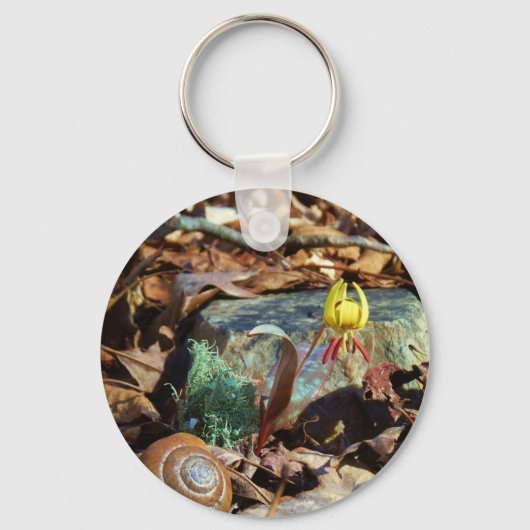 Yellow and Plum Trout Lily en Snagel Shell Sleutelhanger (Voorkant)