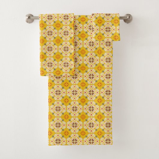 Yellow and white patterned floral  bad handdoek (Insitu)