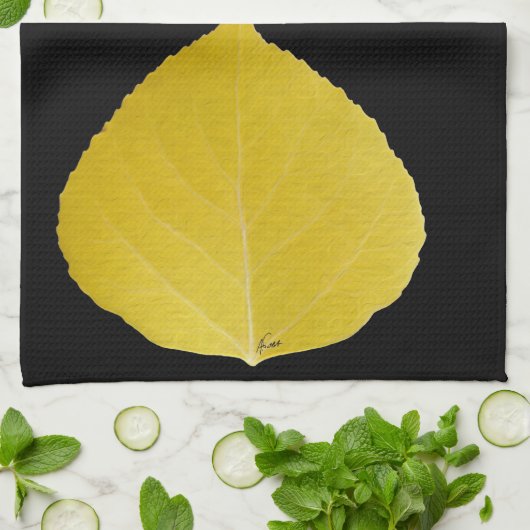 Yellow Aspen Leaf #5 Theedoek (Gevouwen)