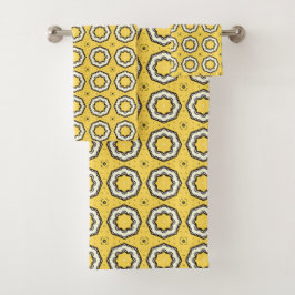 Yellow background black and white floral motif bad handdoek