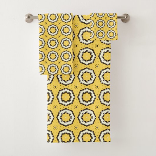 Yellow background black and white floral motif bad handdoek (Insitu)
