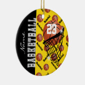Yellow Basketball personaliseren Keramisch Ornament (Rechts)