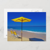 Yellow beach umbrella and chairs on prisping briefkaart (Voorkant / Achterkant)
