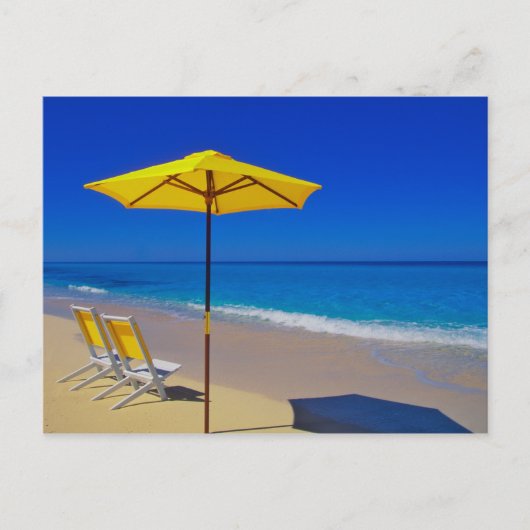 Yellow beach umbrella and chairs on prisping briefkaart (Voorkant)