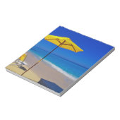 Yellow beach umbrella and chairs on prisping notitieblok (Linkerzijde)