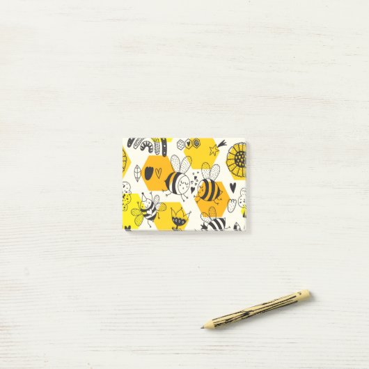 Yellow Bee and Rainbow Design Post-it® Notes (Op bureau)