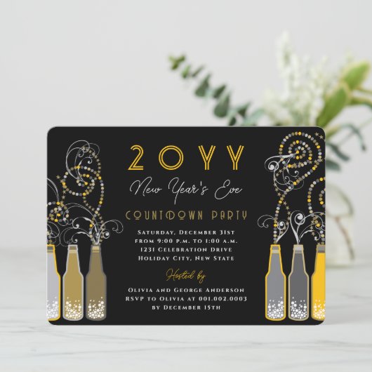 Yellow Bubbly Bottles Wervelt Oudejaarsfeest Kaart (Staand voorkant)