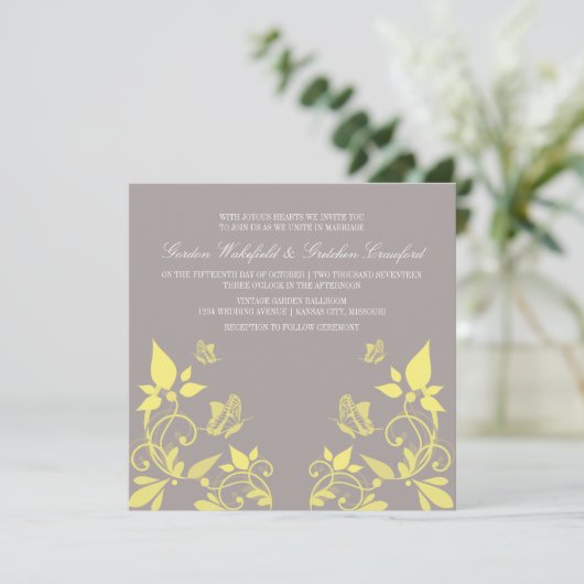 Yellow Butterfly Floral Wedding Invite Kaart (Staand voorkant)