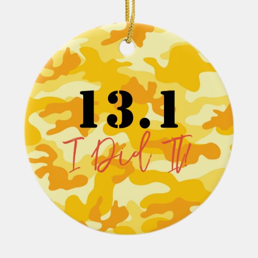 Yellow Camo 13.1 Marathon I DID IT Running Award Keramisch Ornament (Voorkant)