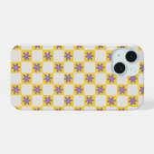 Yellow Checkerboard Floral Pattern – Purple Daisy iPhone 15 Case (Achterkant horizontaal)