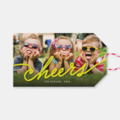 Yellow Cheers Calligraphy Script Photo Holiday Cadeaulabel (Voorkant (Horizontaal))
