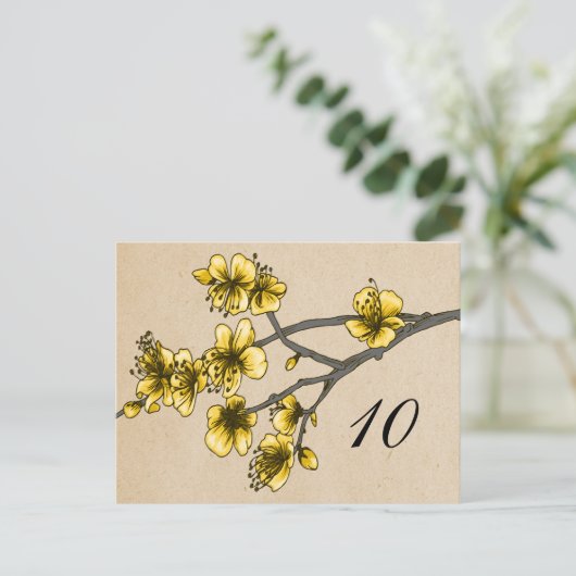 Yellow Cherry Blossom Table Number Briefkaart (Staand voorkant)