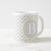 Yellow Chevron Monogram Grote Koffiekop (Voorkant rechts)