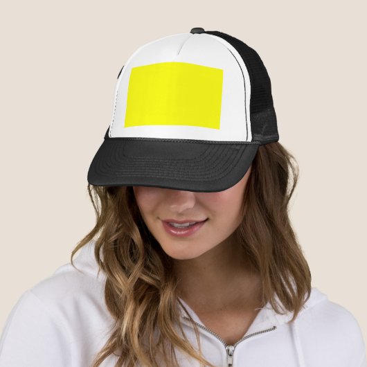 Yellow Color Gepersonaliseerd Designer Trucker Pet (In situ)