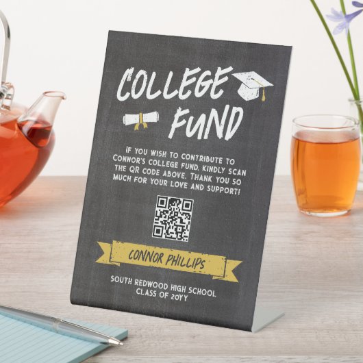 Yellow Cool Chalkboard Afstuderen College Fund Reclamebord Met Voetstuk (Insitu)