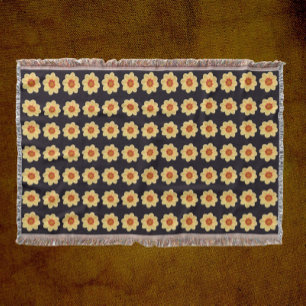 Yellow Dahlia Floral Pattern op Black Deken