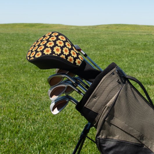 Yellow Dahlia Floral Pattern op Black Golfheadcover (Insitu)