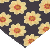 Yellow Dahlia Floral Pattern op Black Korte Tafelloper (Hoek)