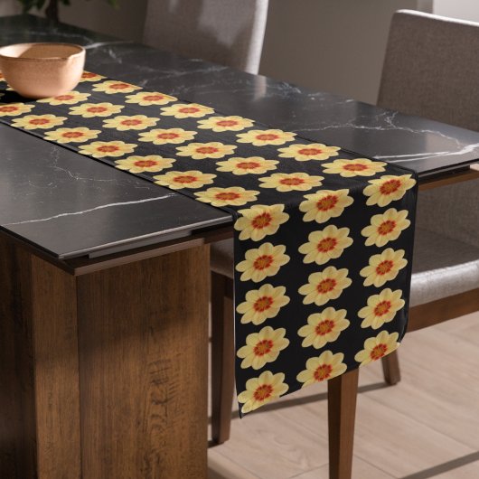 Yellow Dahlia Floral Pattern op Black Korte Tafelloper