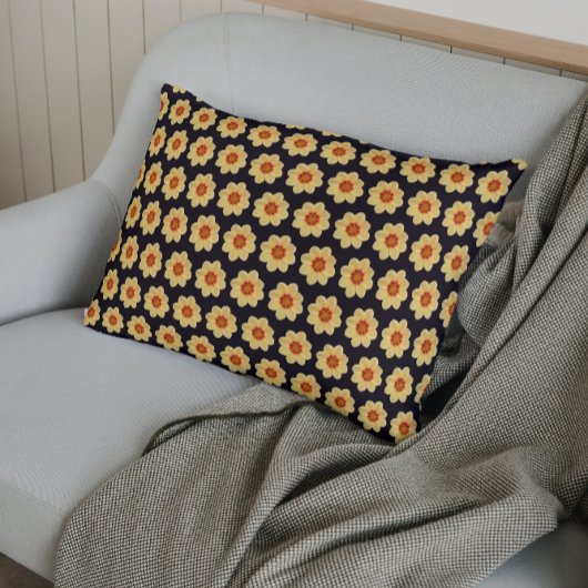 Yellow Dahlia Floral Pattern op Black Kussensloop