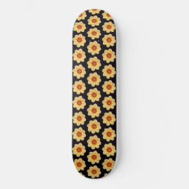 Yellow Dahlia Floral Pattern op Black Persoonlijk Skateboard