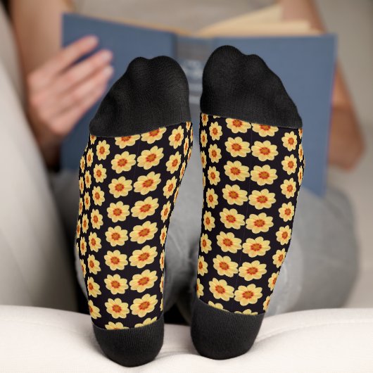 Yellow Dahlia Floral Pattern op Black Sokken (Onderkant)