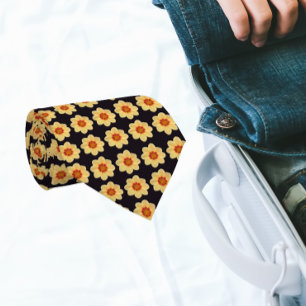 Yellow Dahlia Floral Pattern op Black Stropdas