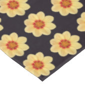 Yellow Dahlia Floral Pattern op Black Tafelkleed (Gekanteld)