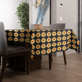 Yellow Dahlia Floral Pattern op Black Tafelkleed