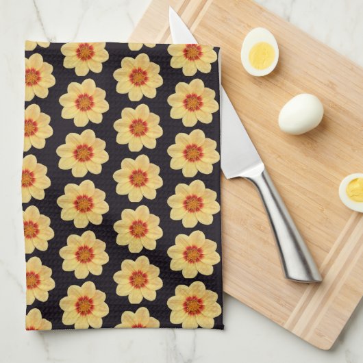 Yellow Dahlia Floral Pattern op Black Theedoek (Quarter Fold)